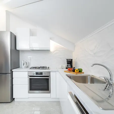 Dragojevic - Two Bedroom With Terrace And Sea View דירה