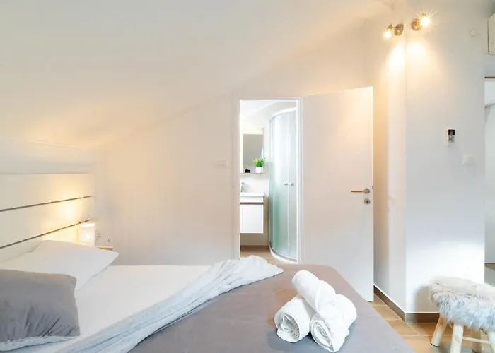 Dragojevic - Two Bedroom With Terrace And Sea View * 尼亚卢卡