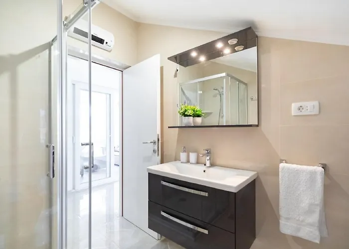 Dragojevic - Two Bedroom With Terrace And Sea View 公寓 *